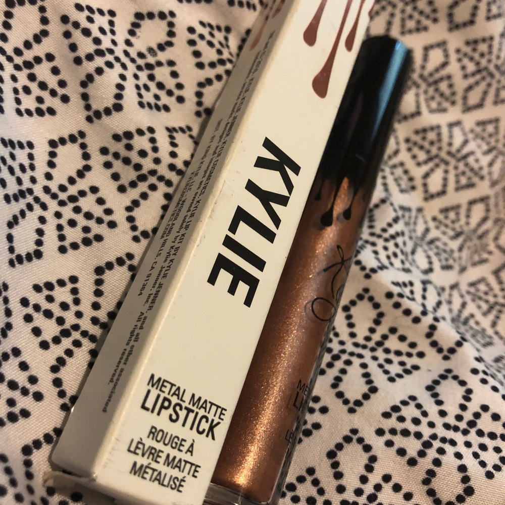 KYLIE METAL MATTE LIPSTICK IN KING K AUTHENTIC